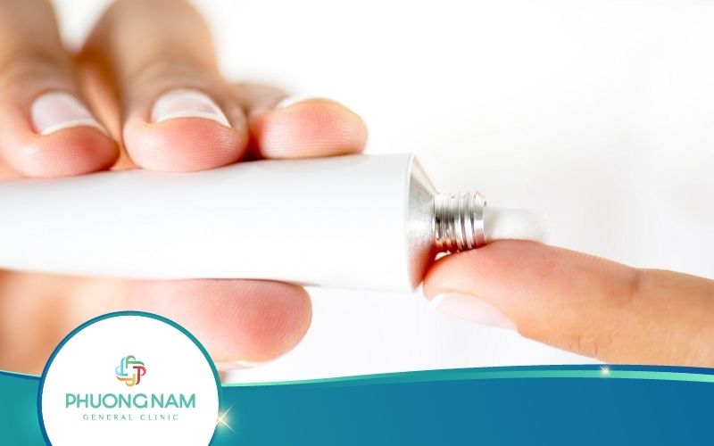Lưu Ý Khi Dùng Thuốc Mỡ Kháng Sinh Bôi Ngoài Da