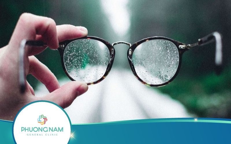 Kính Cận Chống Nước Có Đặc Điểm Gì? Giá Bao Nhiêu?