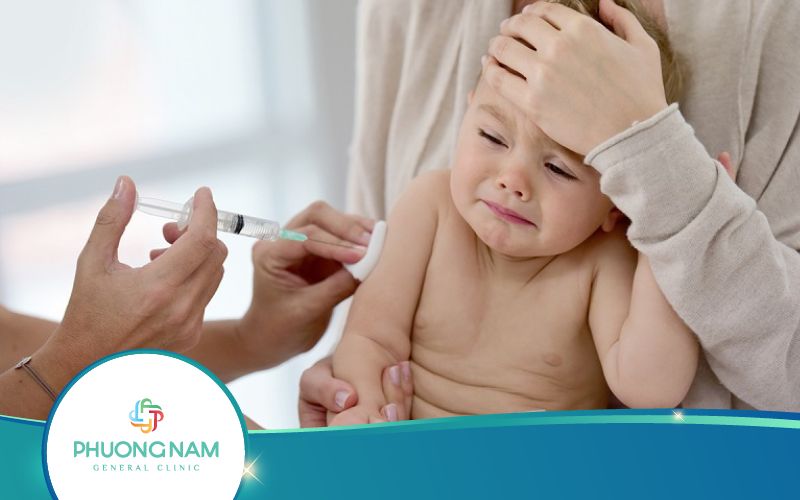 Trẻ Tiêm Phế Cầu Bị Đi Ngoài, Phân Lỏng, Quấy Khóc, Bú Ít Có Sao Không?
