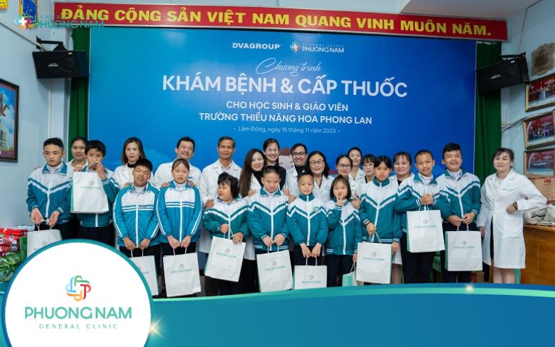 Đa khoa Phương Nam thăm khám, cấp thuốc cho học sinh và giáo viên Trường thiểu năng Hoa Phong Lan